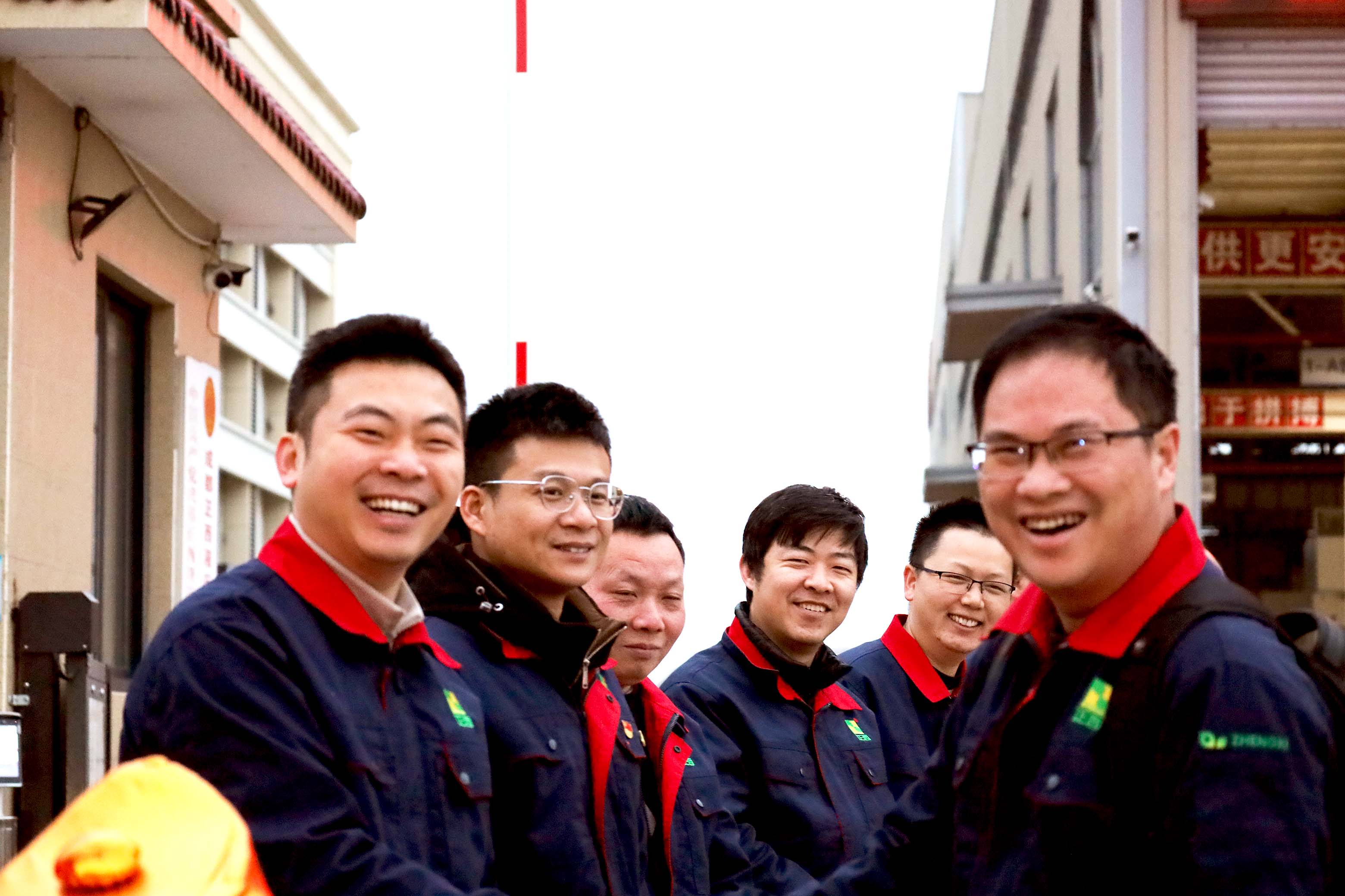 1738992642481005yUAm.jpg 握手2.jpg